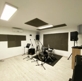 Studio de répétition avec batterie, amplis et sono – Ze Local Castelnau-le-Lez