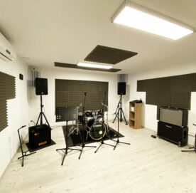 Studio de répétition avec batterie, amplis et sono – Ze Local Castelnau-le-Lez